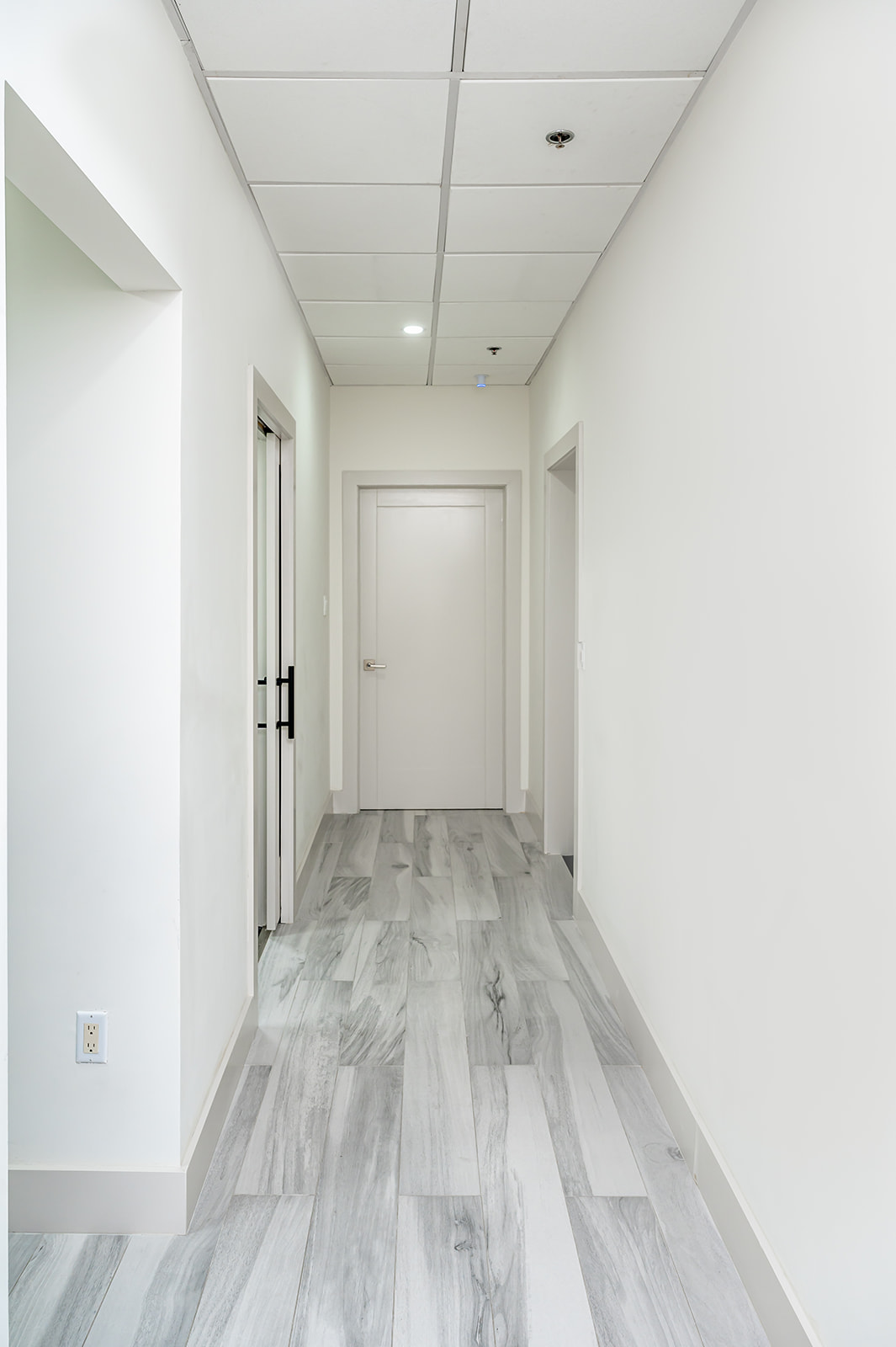 Commercial Renovation - Grand Pavilion Property Manager's Office (5)